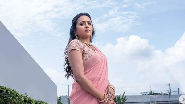 Anchor Suma Kanakala photoshoot with punjabi dress her photos goes viral