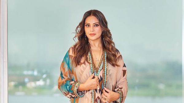 Actress Bipasha Basu Stunning video at beach goes viral in instagram