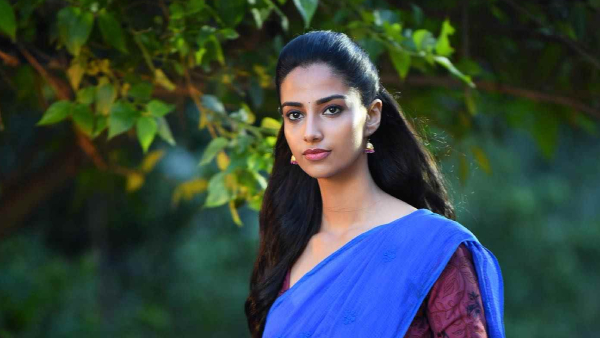 Actress Meenakshi Chaudhary not interested to act as mother character after Lucky Bhaskar movie Actress Meenakshi Chaudhary not interested to act as mother character after Lucky Bhaskar movie