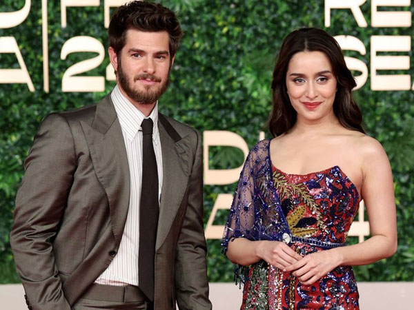 shraddha kapoor meet with spider man hero Andrew Garfield takes charge