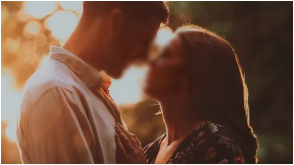 Telugu Film Director romance with Tamil Young Heroine in illegal Relation WhatsApp Chat circulating in Media Groups