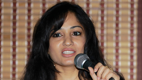 actress madhavi latha slams yellow media stand on JC Prabhakar Reddy issue