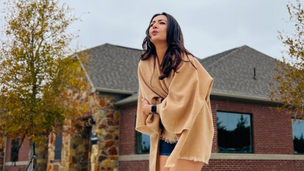 Catherine Tresa PhotoShoot with short dress Her latest photos here