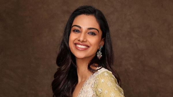 Sankarthiki Vastunnam Fame Meenakshi Chaudhary advice not to loose your personality in the Industry