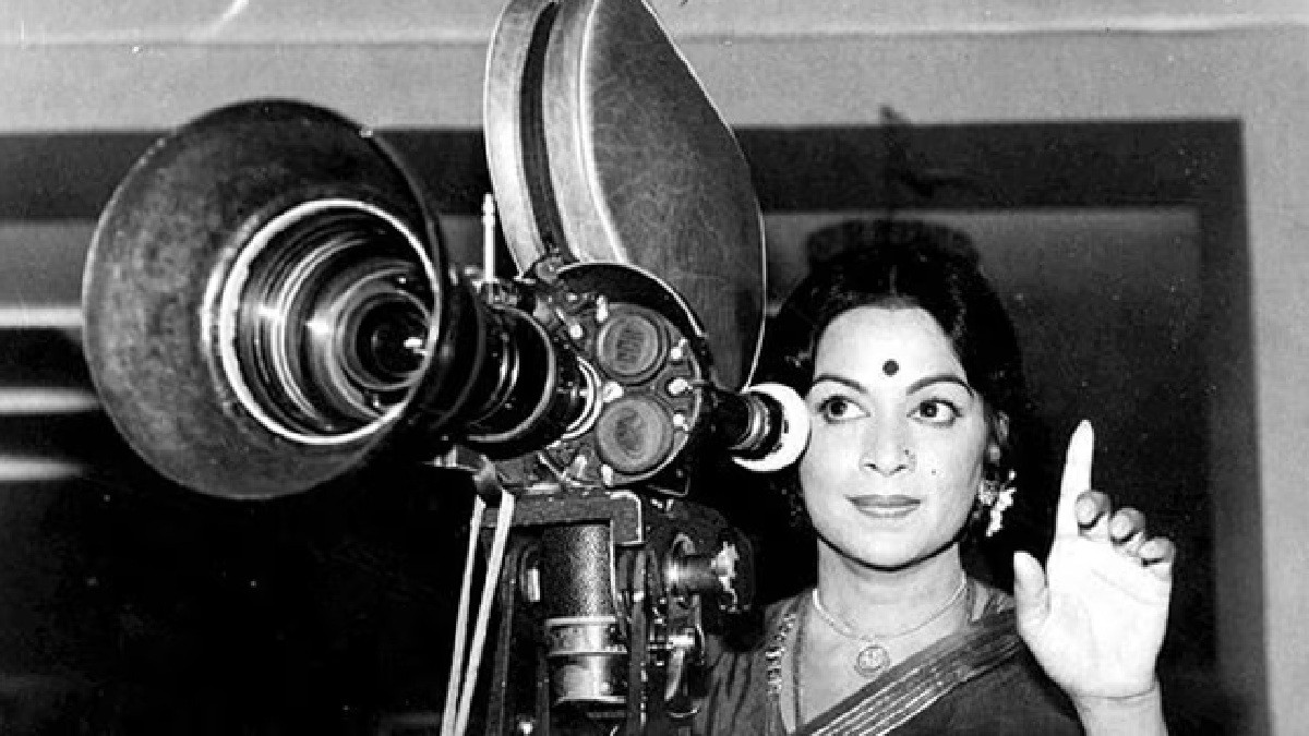 44 సినిమాలకు డైరెక్షన్.. నటిగా 200 సినిమాలు.. నిర్మాతగా 15 పిక్చర్స్.. గుర్తింపు దక్కని సినీ తార ఎవరో తెలుసా?