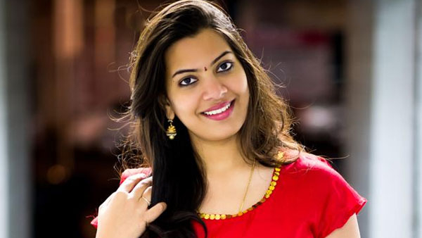 Tollywood star singer Geetha Madhuri made sensational comments on acting movies