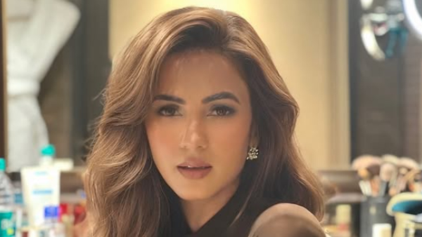 Actress sonal chauhan shares her vacation photos at maldives