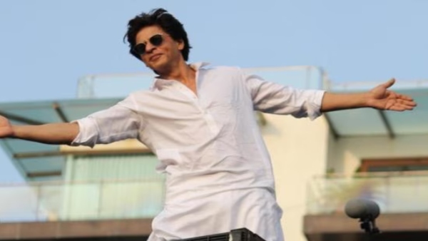 bollywood super star Shah Rukh Khan Was Slapped By A Woman In Mubai Local Train