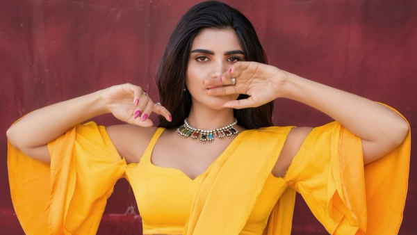 Jabardasth Varsha Shocking Offer to Director Srikanth Addala