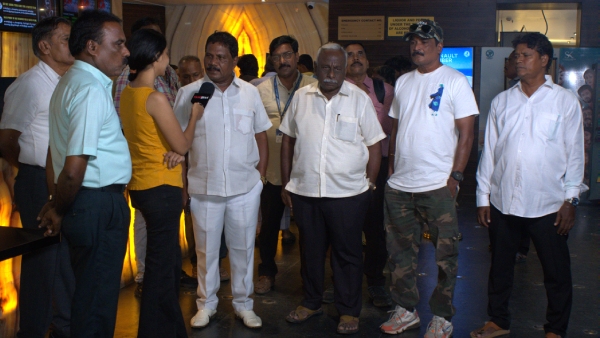 OneIndia arranges Coolie special Screening to Chennai Harbour Coolies
