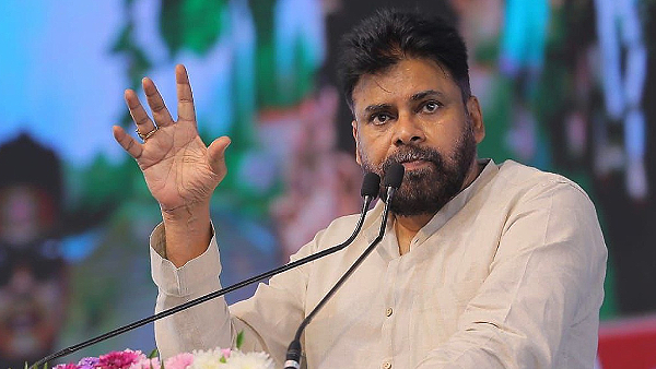 Pawan Kalyan s objectional comments on Telangana People
