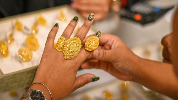Gold Climbs to Rs 1 60 460 per 10g and Silver Jumps to Rs 2 66 263 per kg on Feb 25 at MCX in India