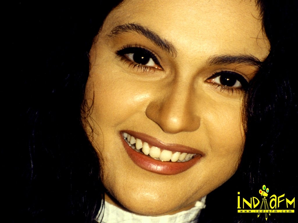 Gracy Singh Wallpapers