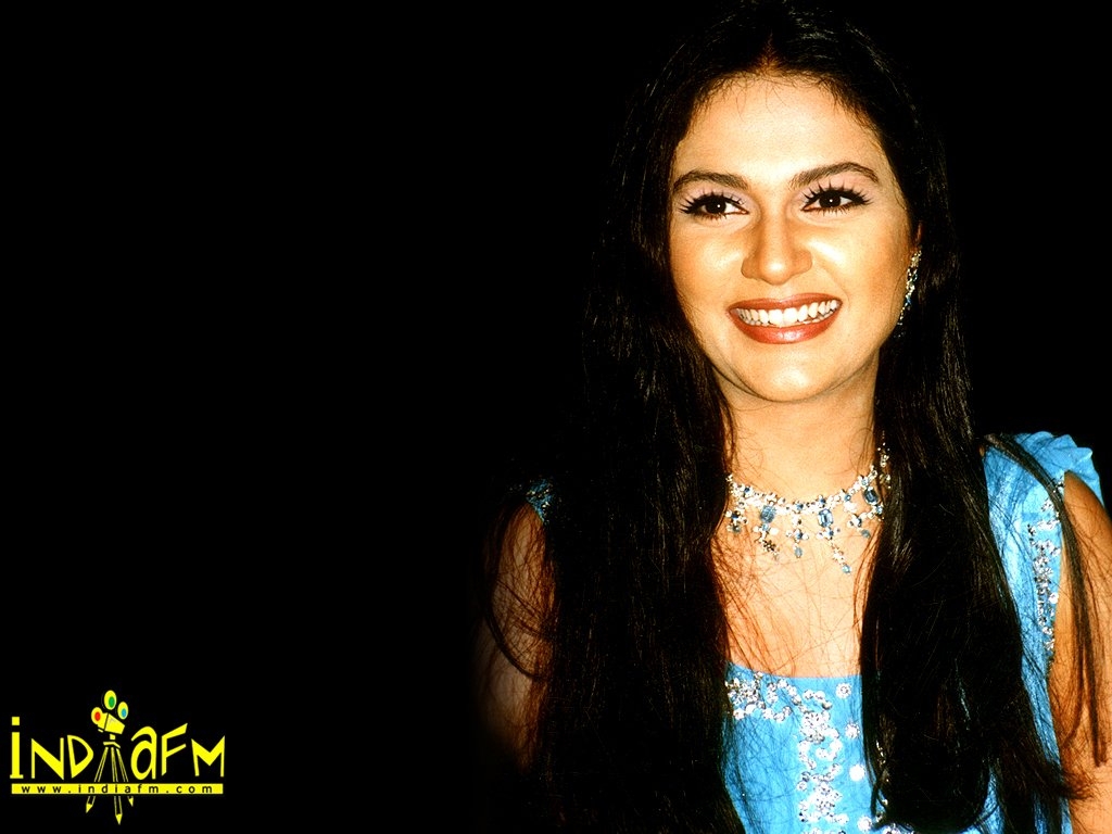 Gracy Singh Wallpapers