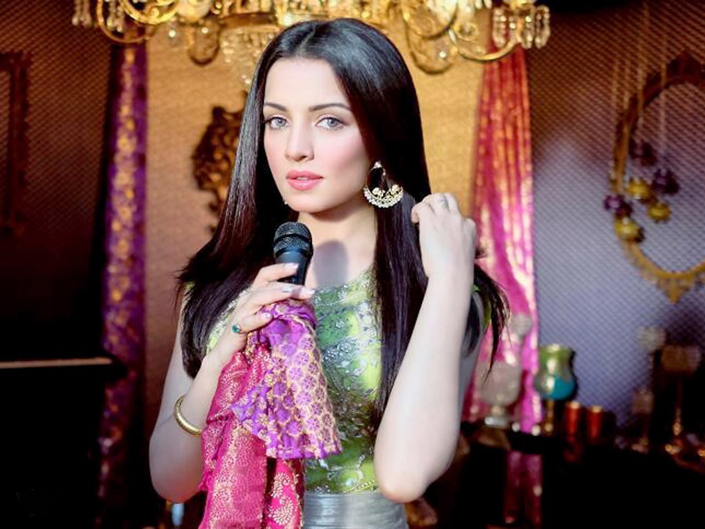 Celina Jaitley Wallpapers