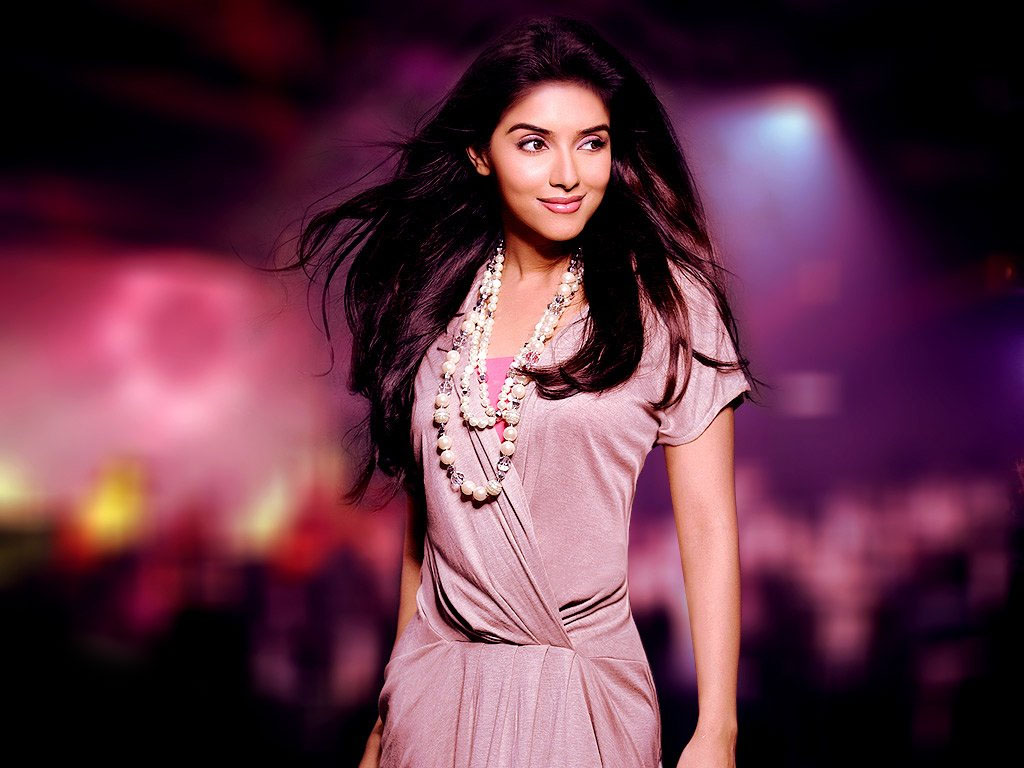 Asin Thottumkal Wallpapers