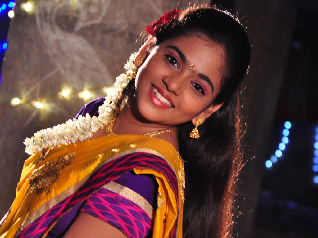 Anjukku Onnu Wallpapers