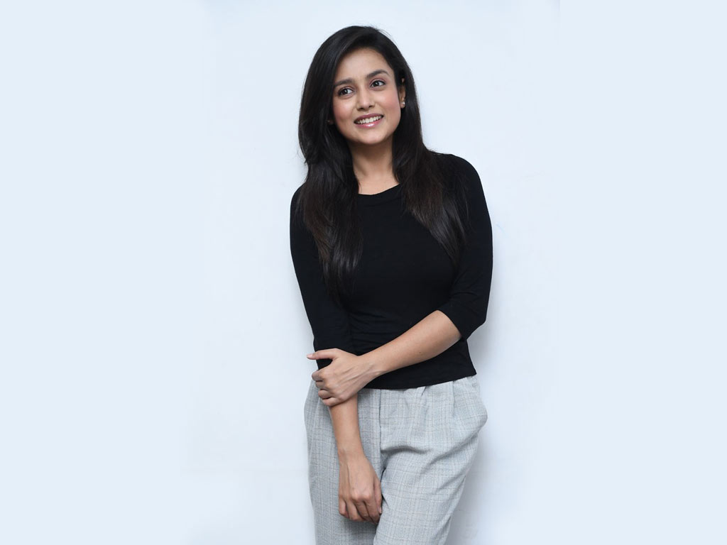 Mishti Chakraborty Wallpapers