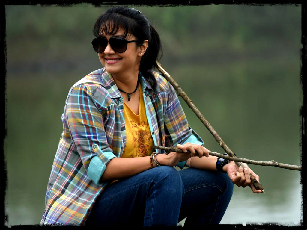 Jyothika Wallpapers