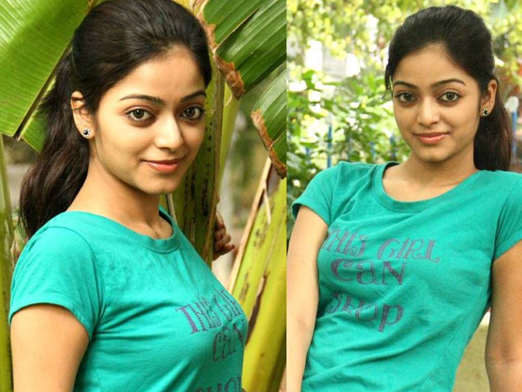 Janani Iyer Wallpapers