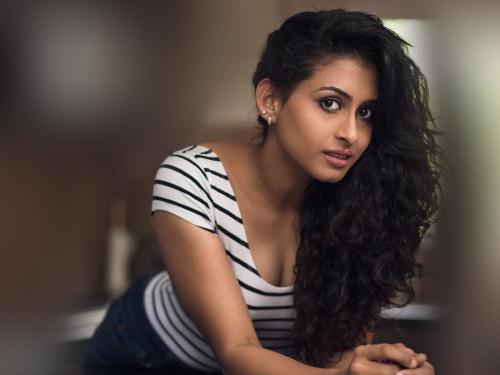 Nithya Naresh Wallpapers