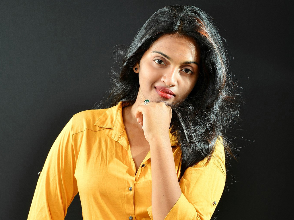 Meenakshi (Tamil Actress) Wallpapers
