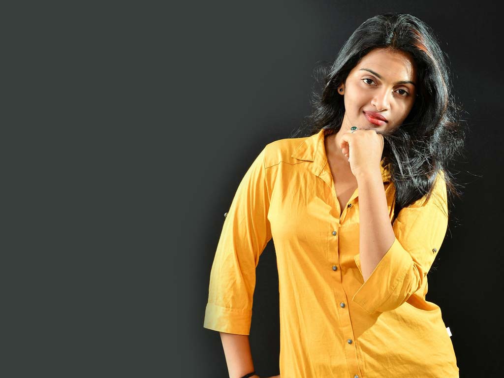 Meenakshi (Tamil Actress) Wallpapers