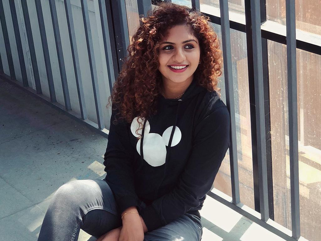 Noorin Shereef Wallpapers