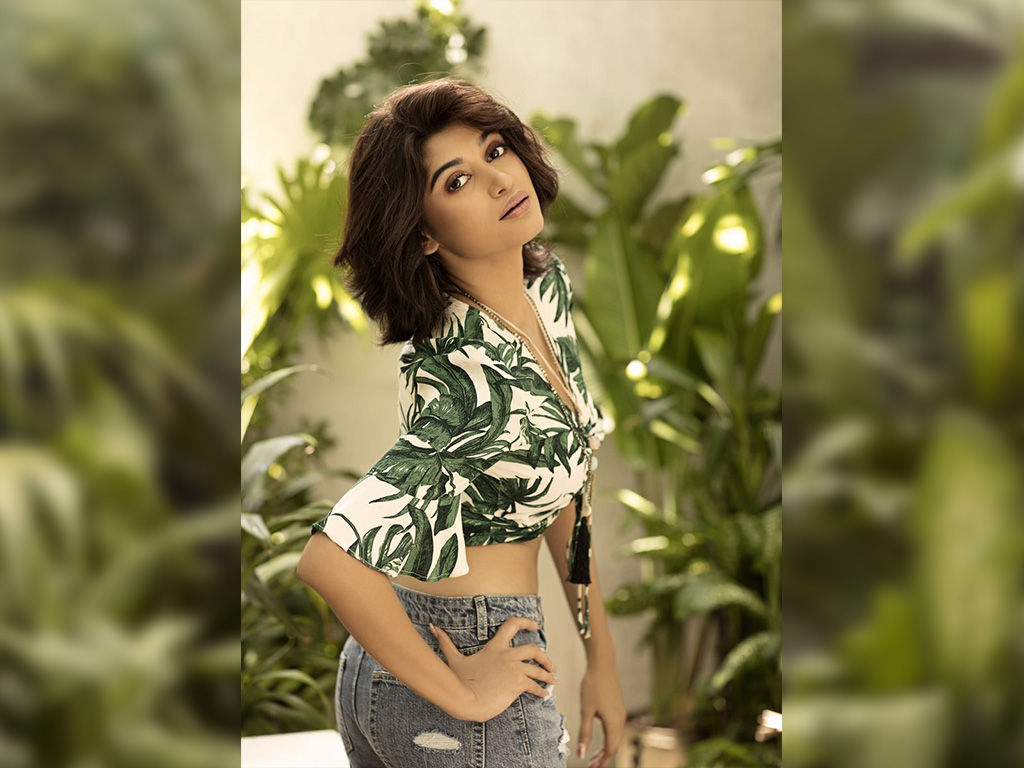 Oviya Helen Wallpapers