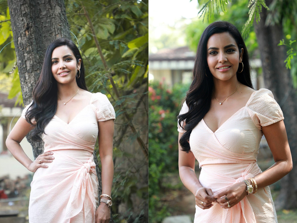 Priya Anand Wallpapers