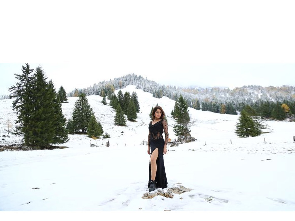 Sayyeshaa Saigal Wallpapers