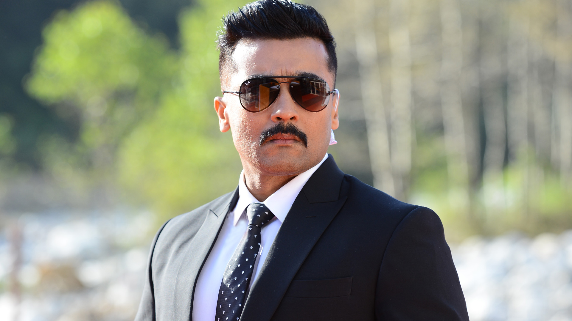 Kaappaan Wallpapers