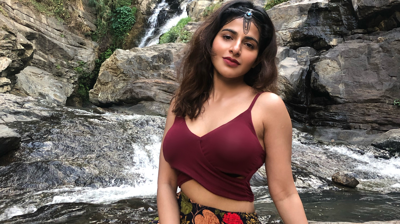 Iswarya Menon Wallpapers