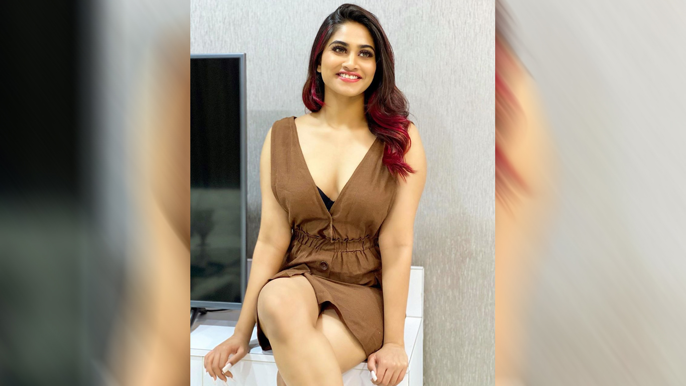 Shivani Narayanan Wallpapers