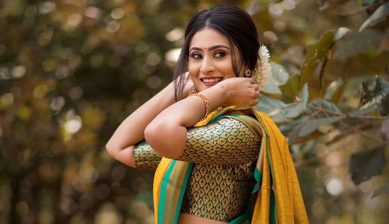 Amrutha Iyengar Wallpapers