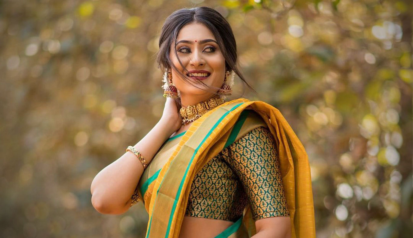 Amrutha Iyengar Wallpapers