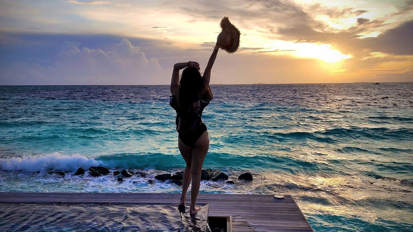 Daisy Shah Wallpapers