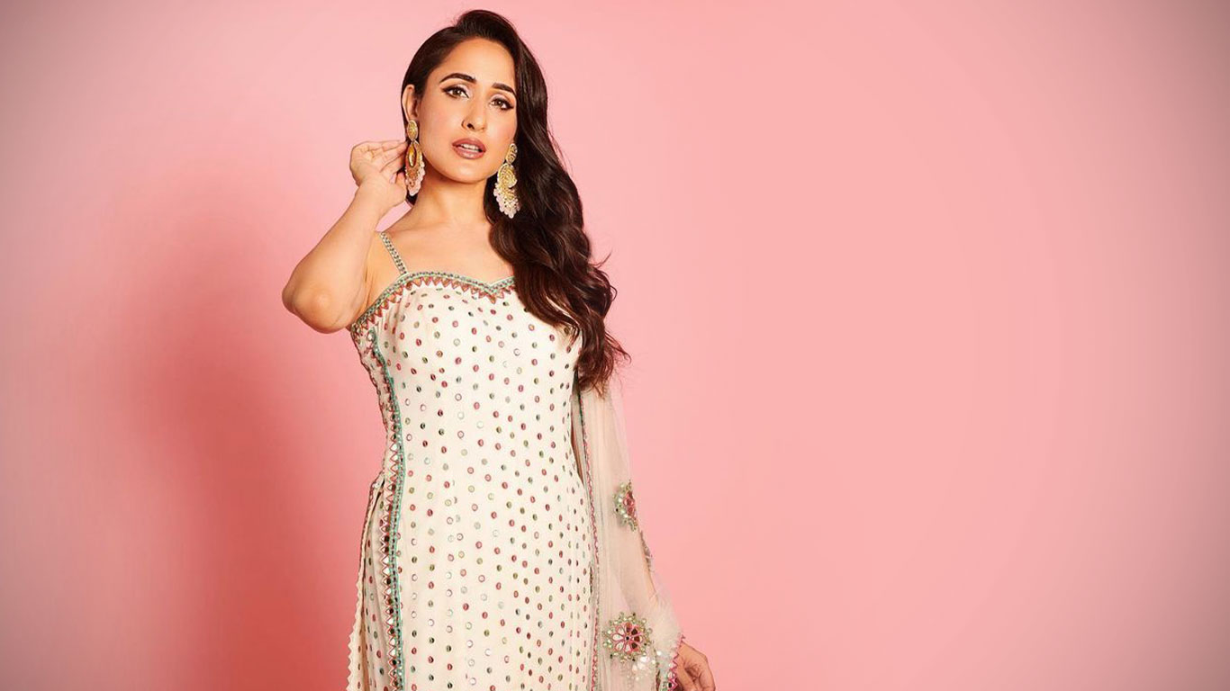 Pragya Jaiswal Wallpapers