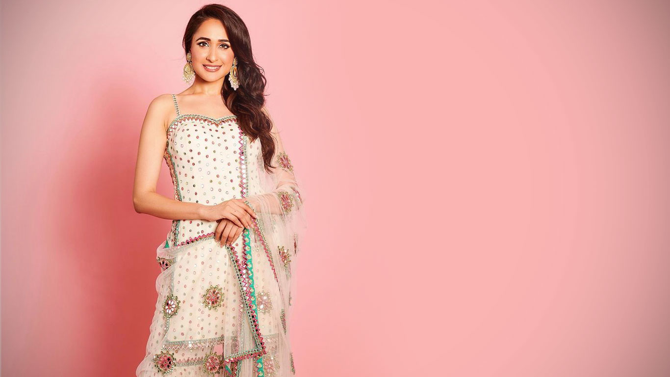Pragya Jaiswal Wallpapers