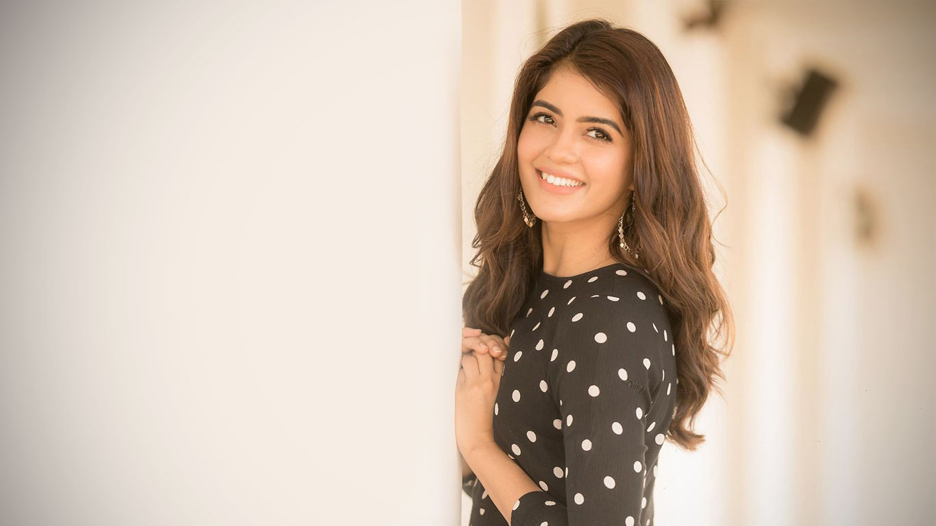 Amritha Aiyer Wallpapers