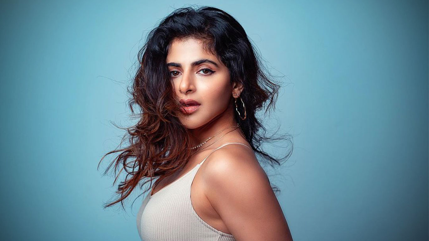 Iswarya Menon Wallpapers