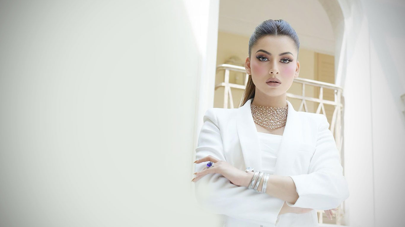 Urvashi Rautela Wallpapers
