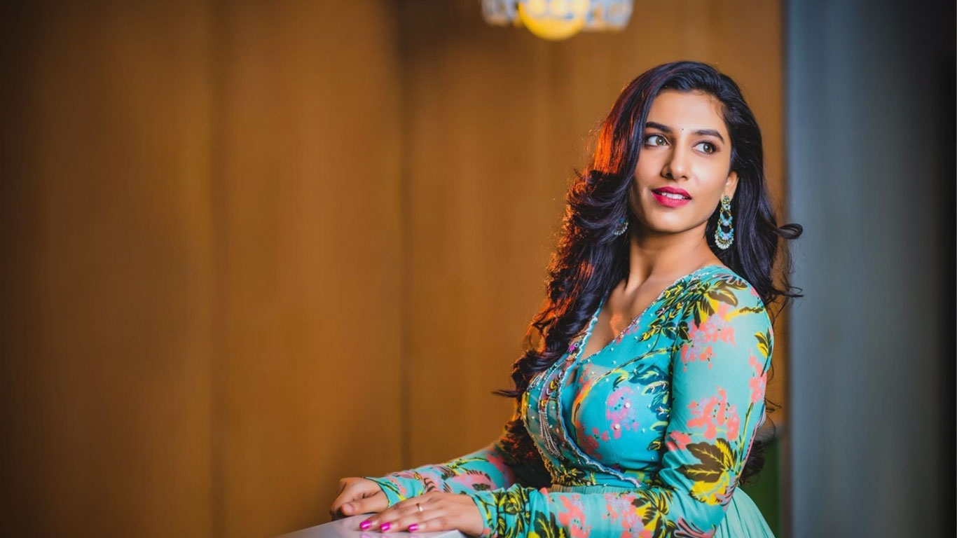 Vishnu Priya Wallpapers