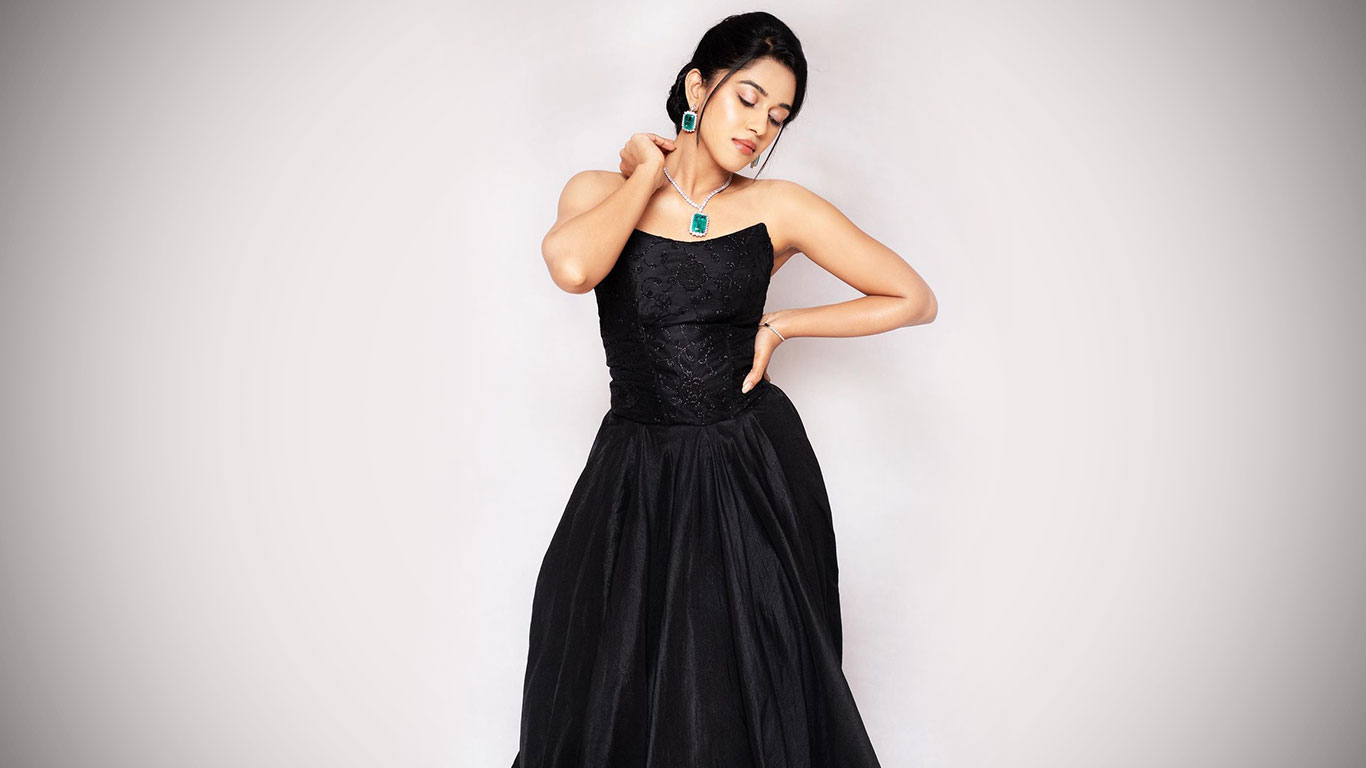 Mirnalini Ravi Wallpapers