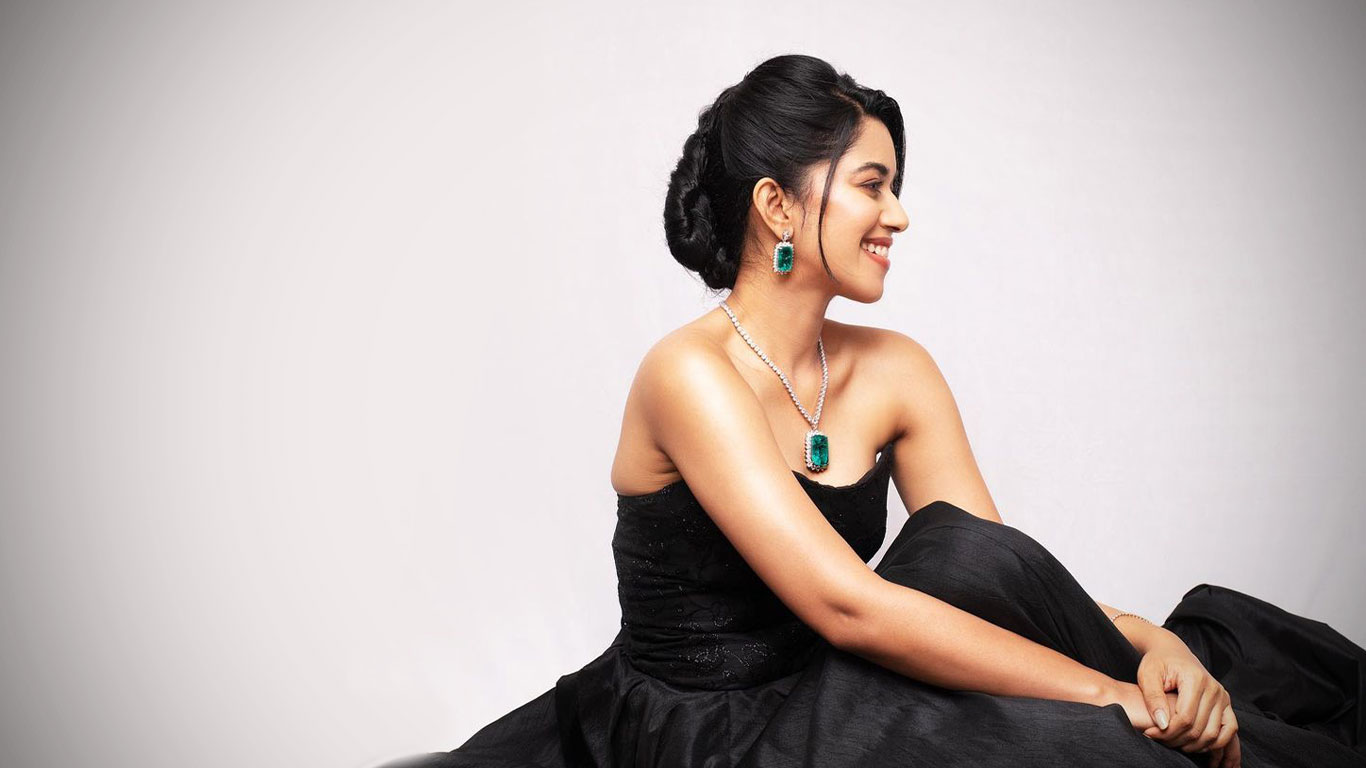 Mirnalini Ravi Wallpapers