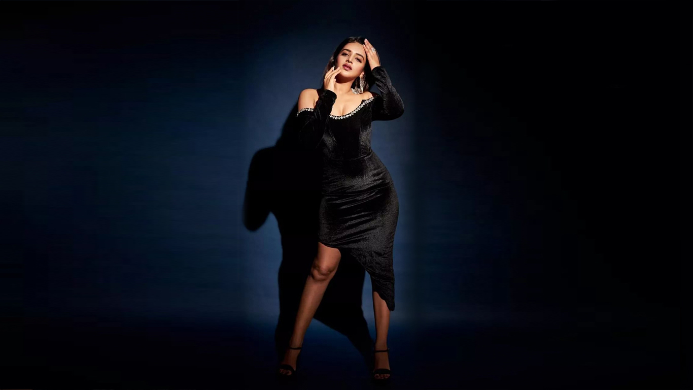 Nidhhi Agerwal Wallpapers