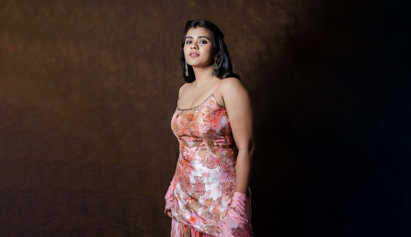 Hebah Patel Wallpapers