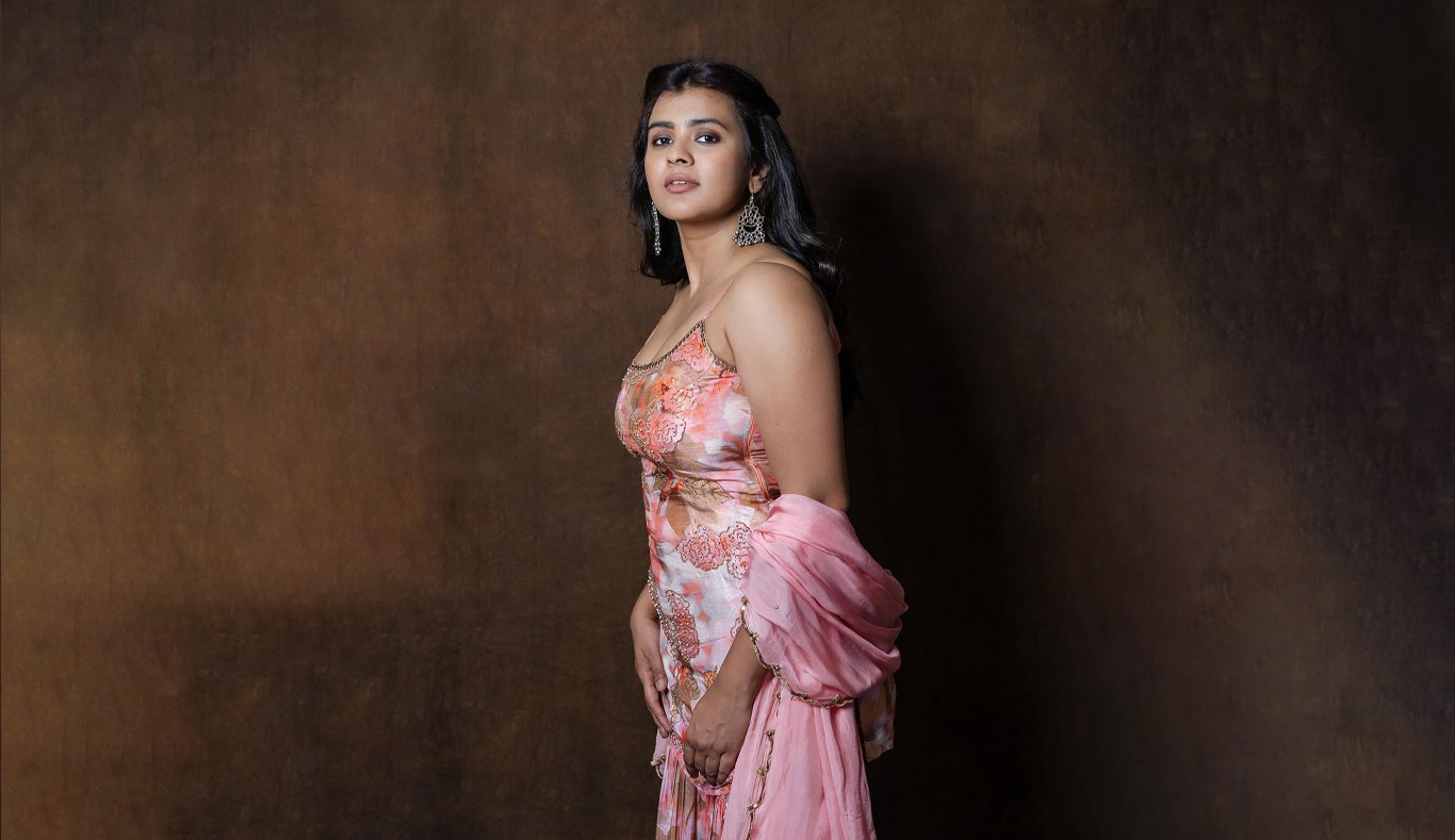 Hebah Patel Wallpapers