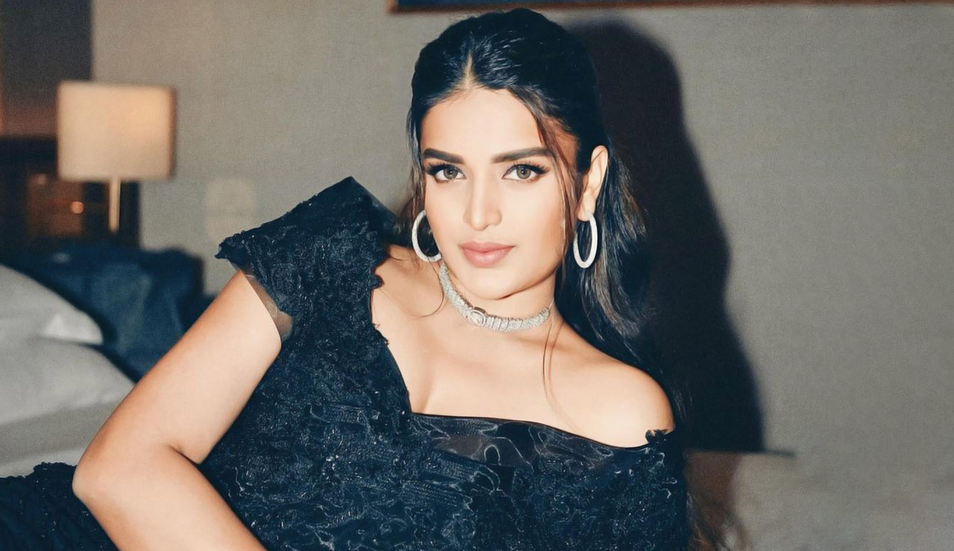 Nidhhi Agerwal HD Wallpapers | Latest Nidhhi Agerwal Wallpapers HD Free