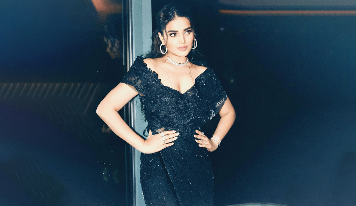 Nidhhi Agerwal Wallpapers